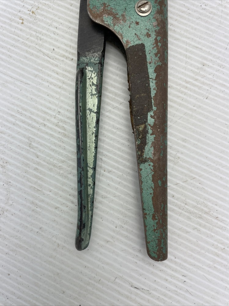 **PRE OWNED** BERG ELECTRONICS HT-49 HAND CRIMP TOOL