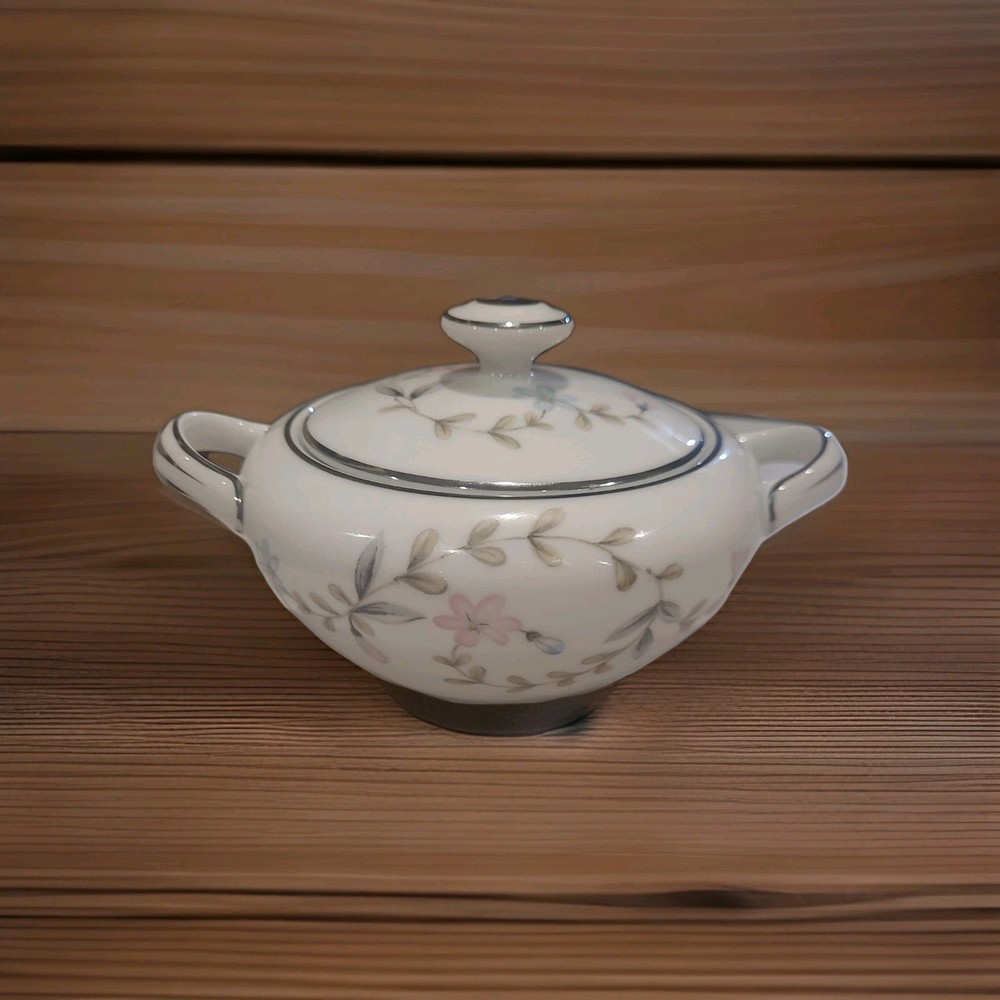 Harmony House China Sugar Bowl & Lid Linda pattern