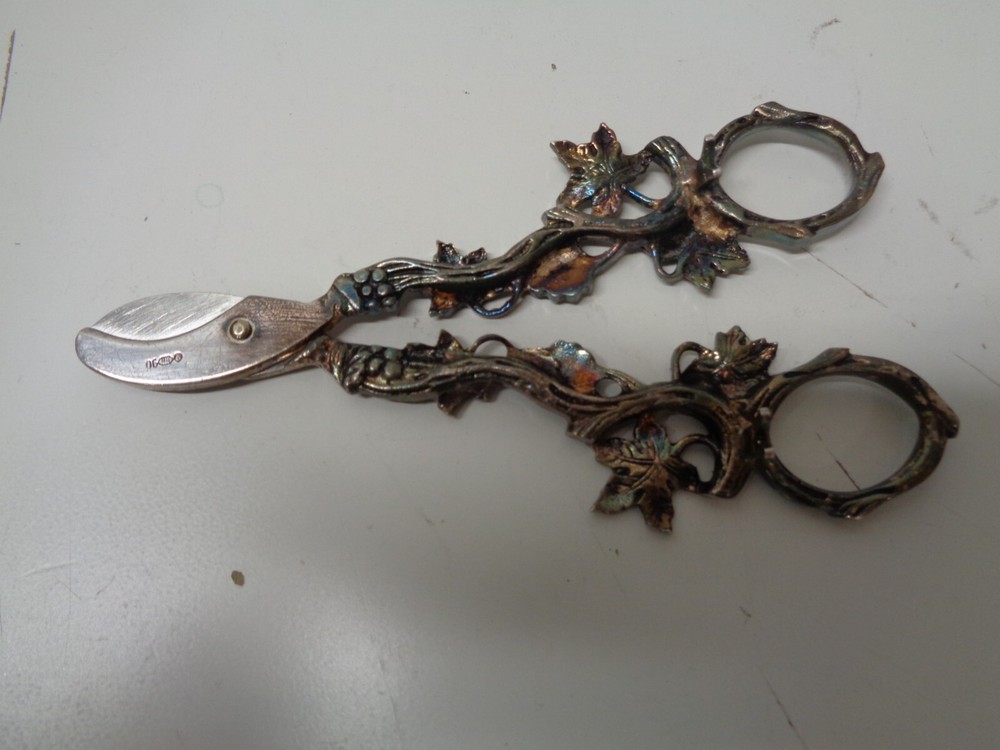 Vintage H HOOYKAAS DUTCH NETHERLANDS SILVER GRAPE LEAF SCISSORS