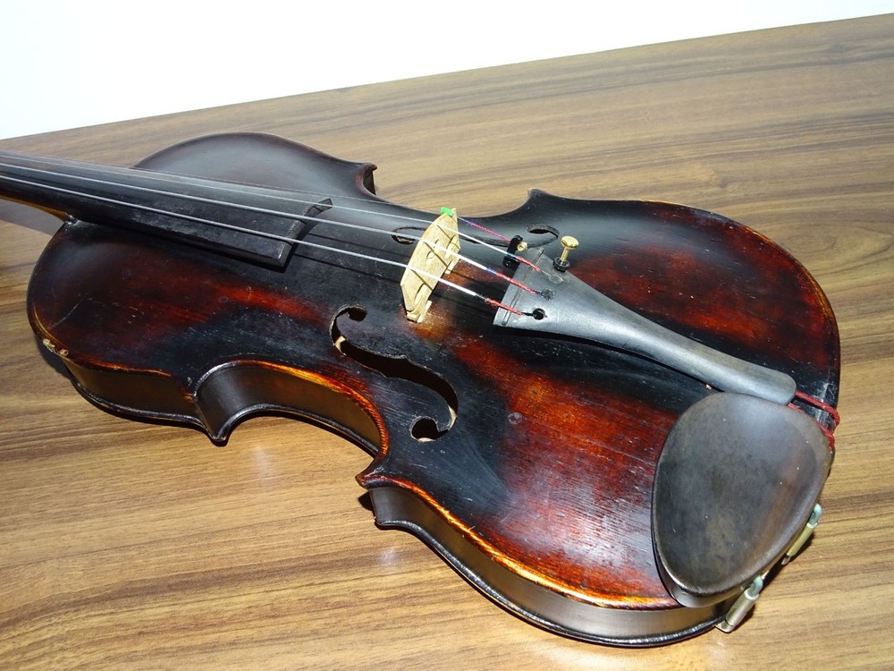 VIOLIN WITH LION HEAD - labelled JACOBUS STAINER (Nr. 522)