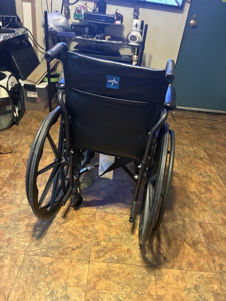 Medline K4 Basic Lightweight Elevating Wheelchair (MDS806550E)