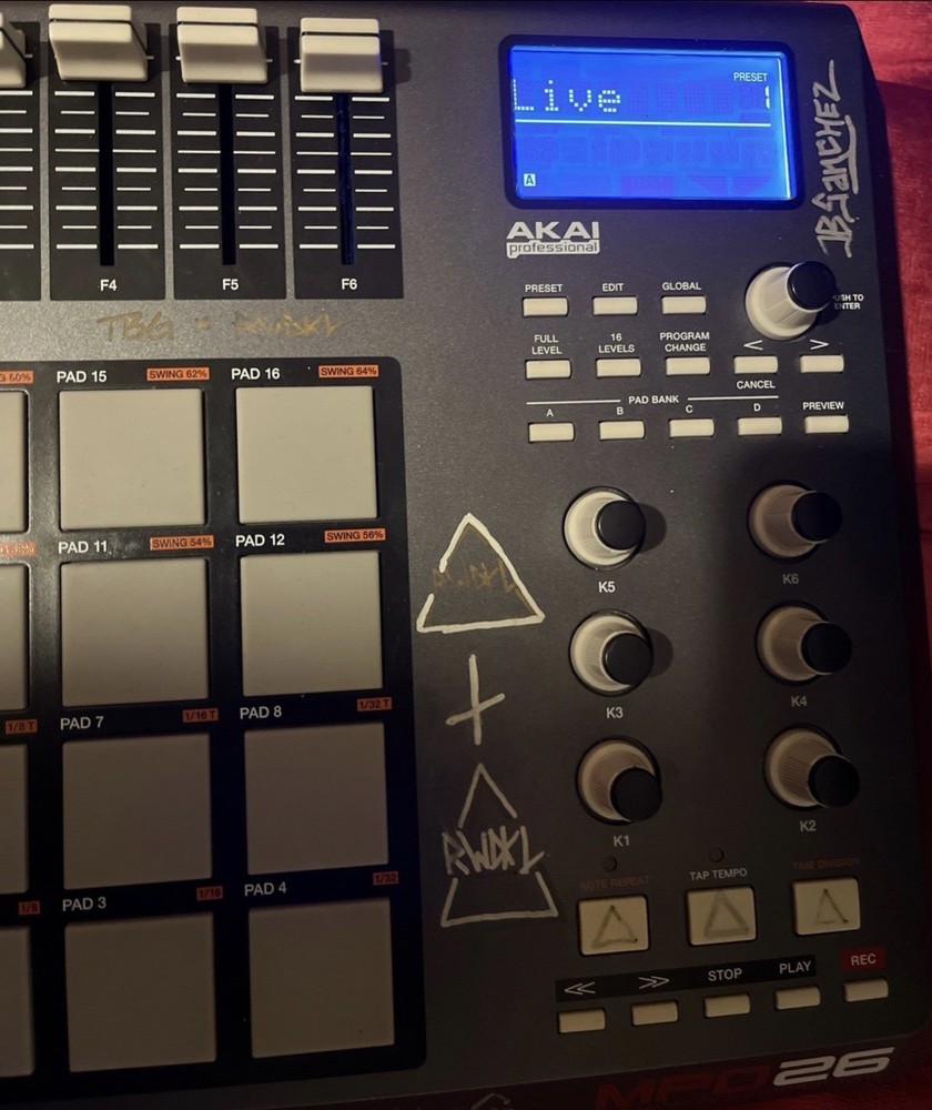 AKAI Professional MPD26 USB/MIDI Pad Controller