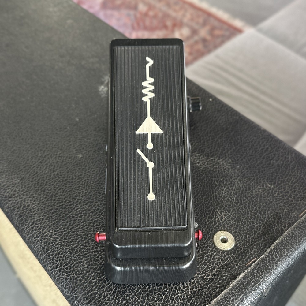Dunlop CAE Wah M404