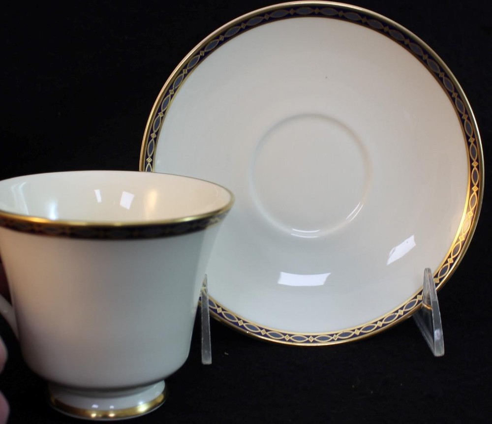 Minton ST JAMES 5-Piece Place Setting GREAT CONDITION