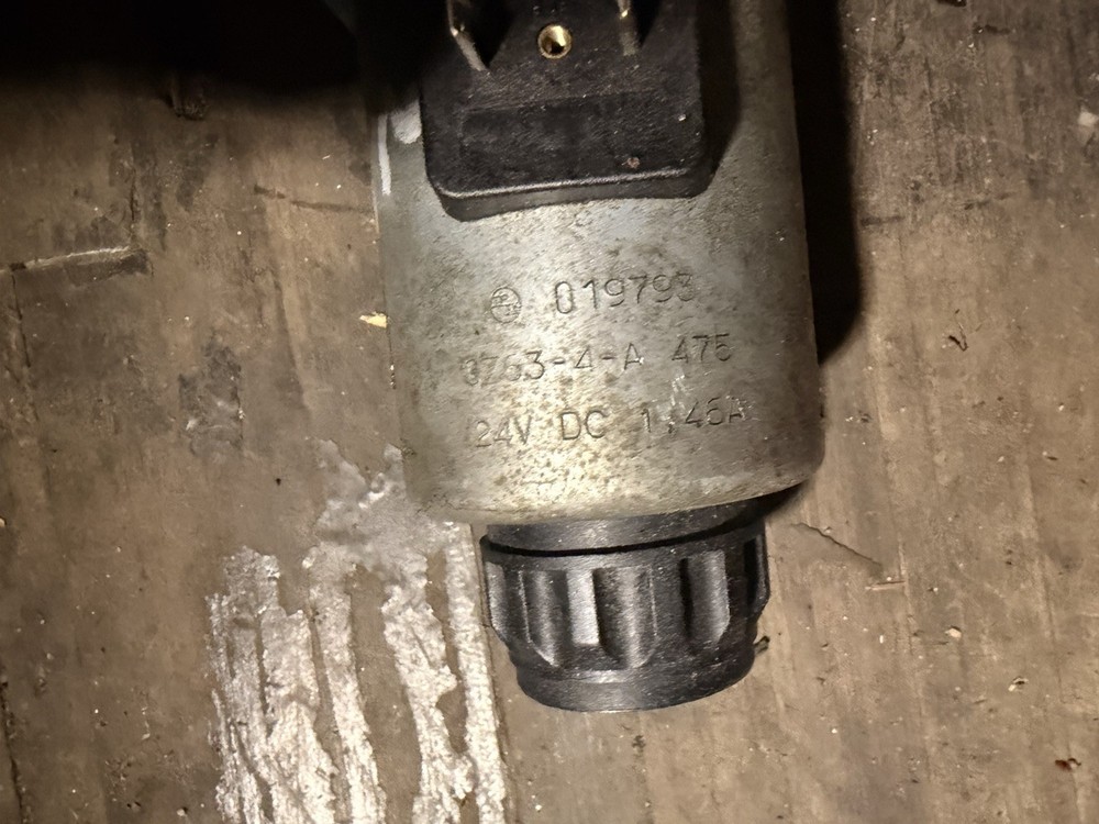 MANNESMANN/REXROTH 4WE10E32/CG24N9Z4