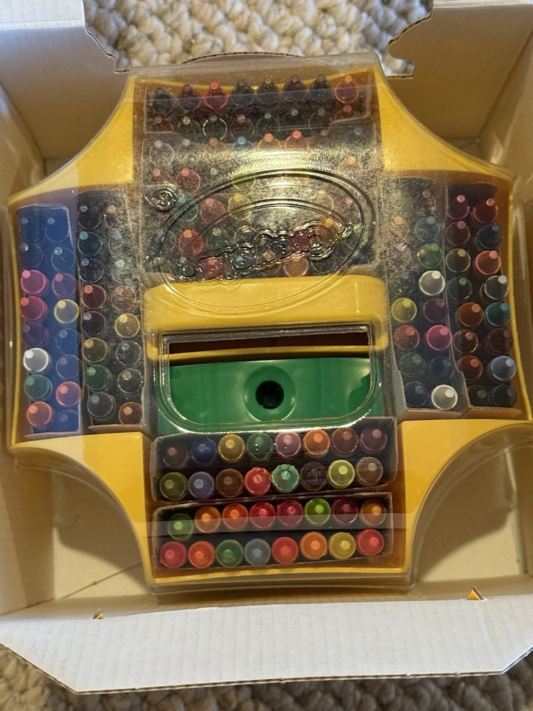 2013 Crayola Ultimate Crayon Collection + Caddy 152 Crayons