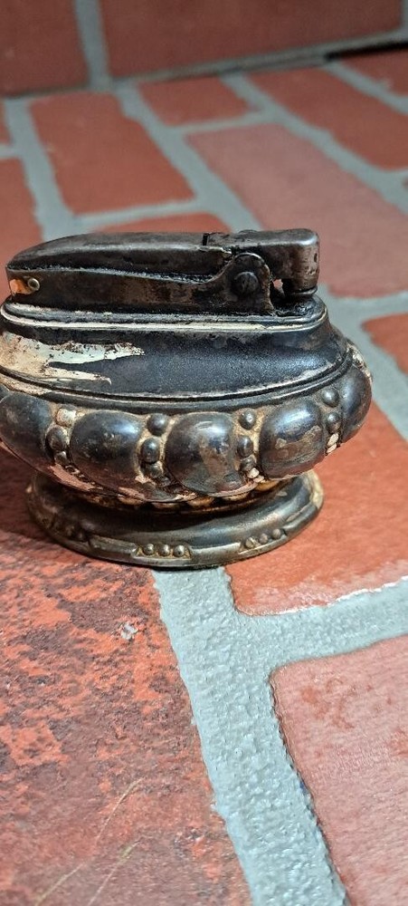 RONSON TABLE LIGHTER VINTAGE 1950S --DOESNT WORK MAYBE SILVER OR SILVERPLATED