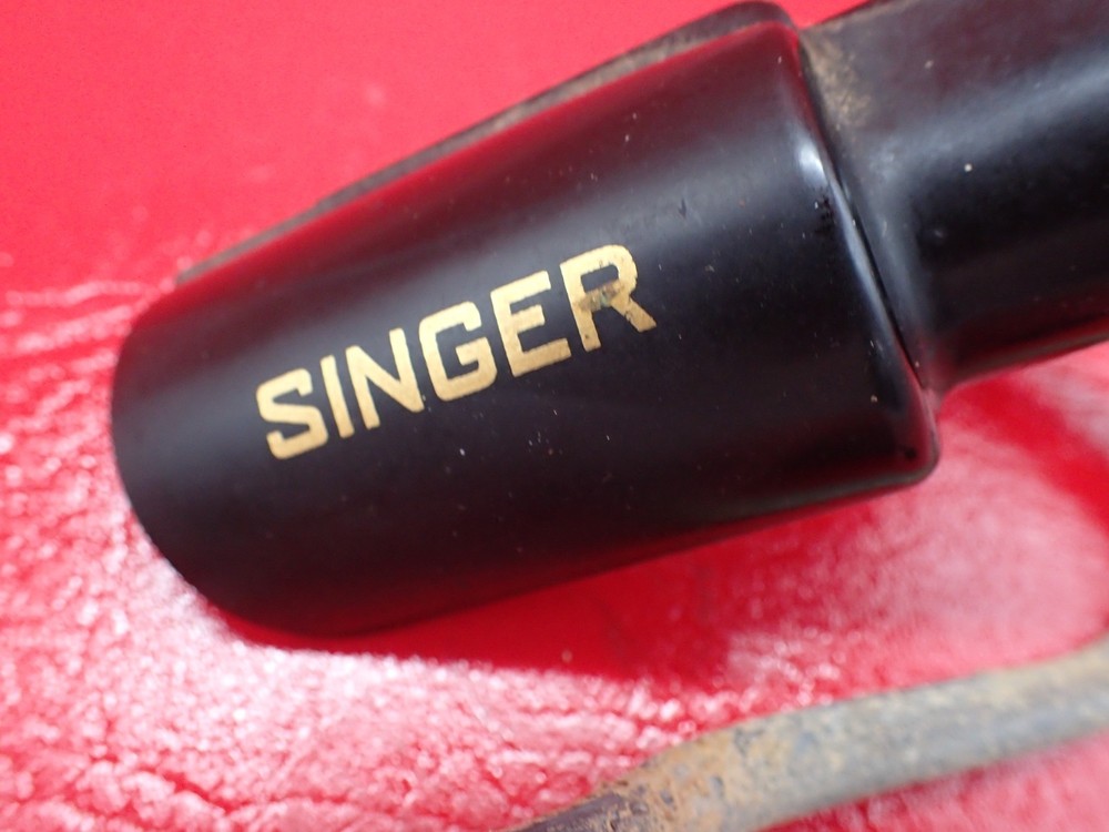Vintage 1939 SINGER 221 Featherweight Sewing Machine Work Light w/ Switch