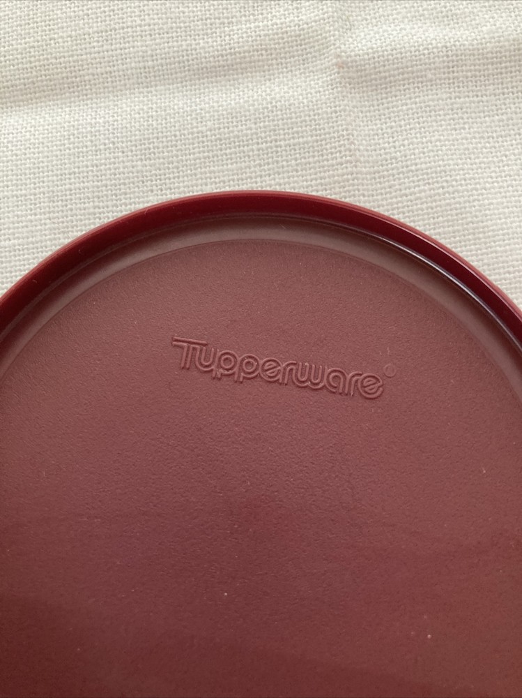 Tupperware Beautiful Sugar And Creamer With Wine Colored Lids Very Nice Shape