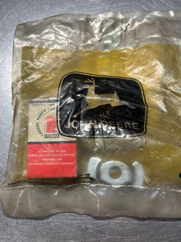 AM118268 Genuine OEM John Deere RETAINER KIT