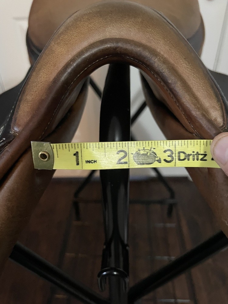 Butet Close Contact Saddle 17” - Needs Some TLC
