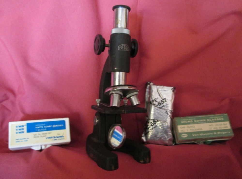 VINTAGE MICROSCOPE - Small - Children's ?? I DON"T KNOW.