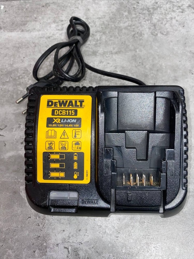 DeWalt DCB115 Charger