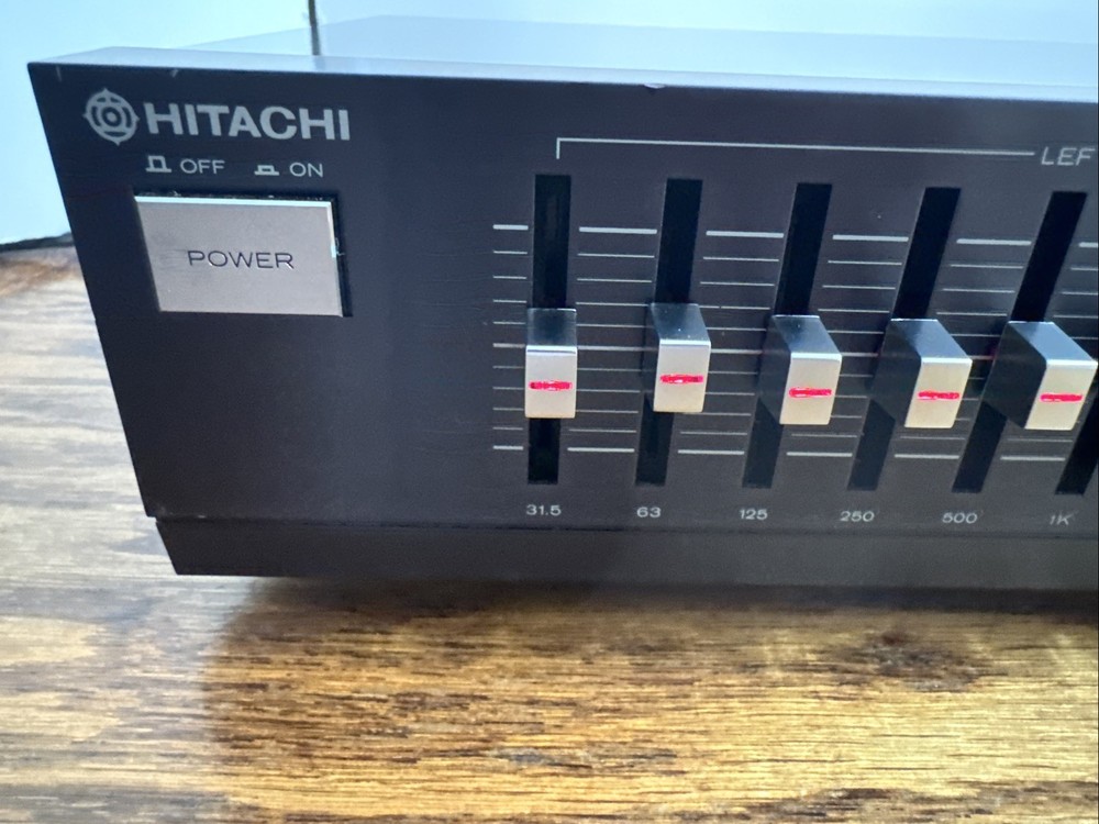 Hitachi HGE-1100 Graphic Equalizer Tested And Fully Functional.