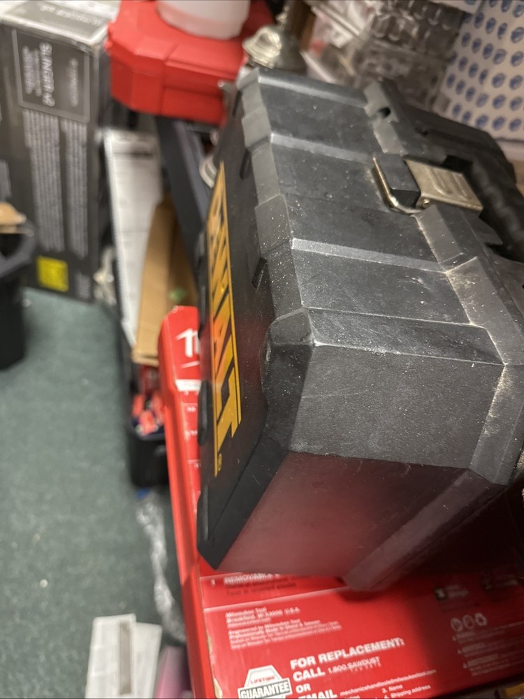 Dewalt DW096 Automatic Level, 26x Magnification, Type 1, w/original Storage Case