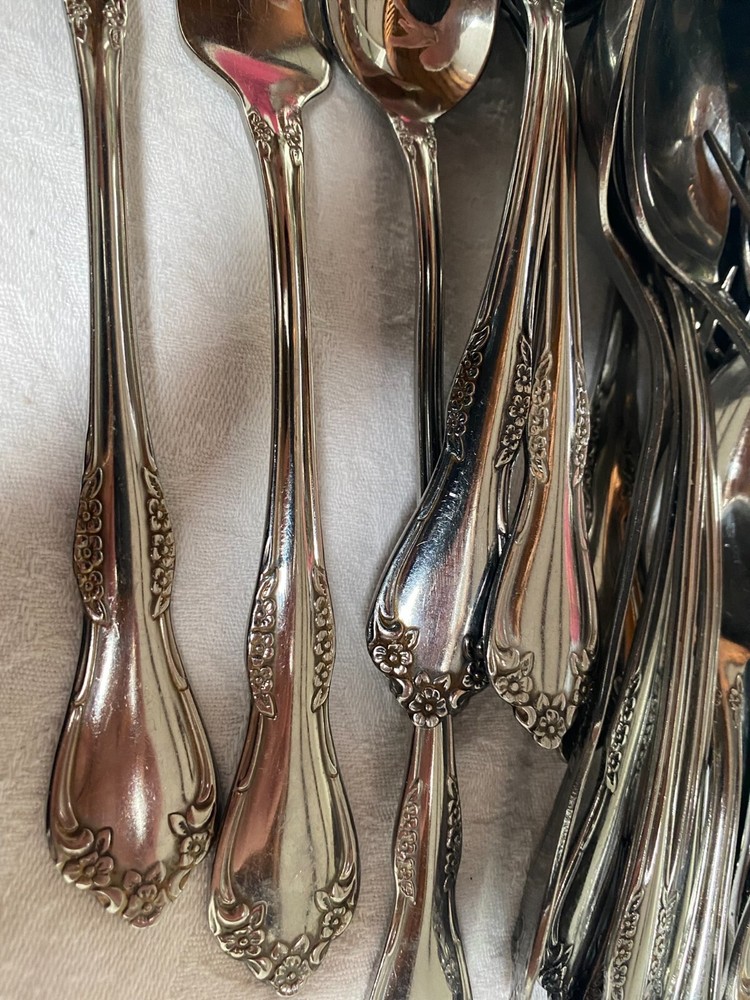 W.M. A ROGERS DELUXE STAINLESS FLATWARE "MANSFIELD/AMADEOUS" (57) PC SET