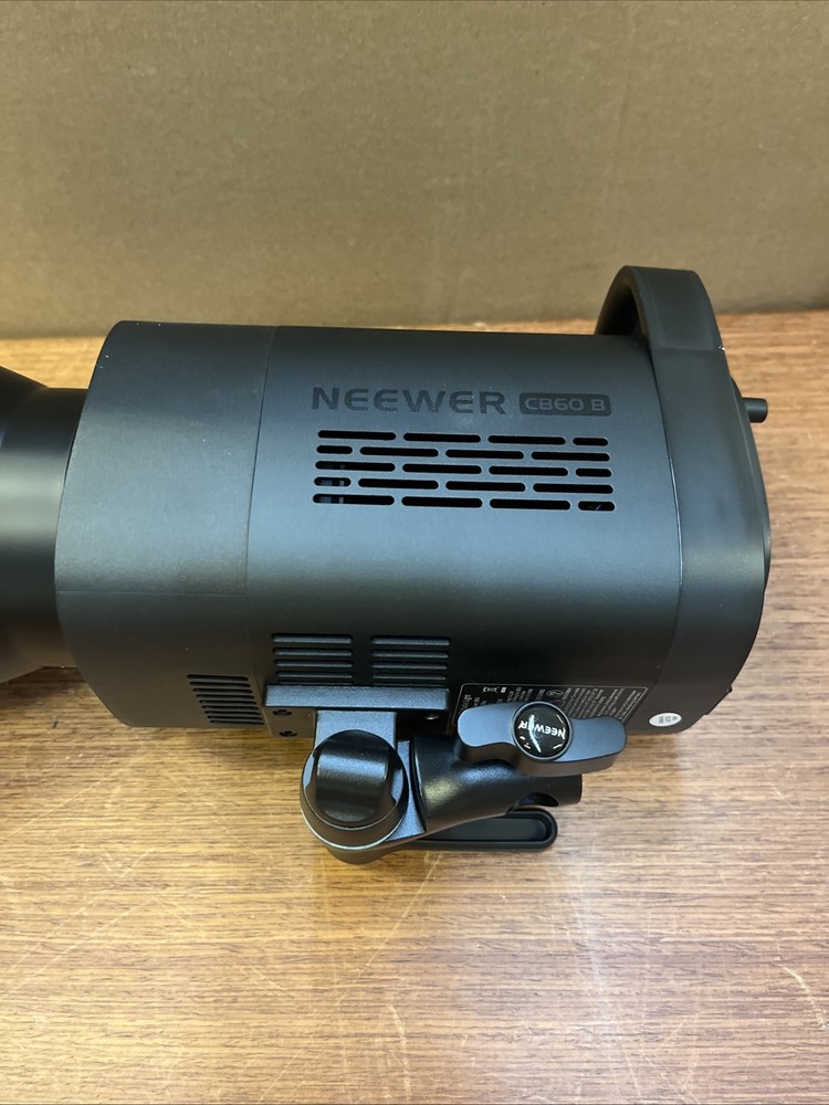 NEEWER CB60B LED VIDEO LIGHT