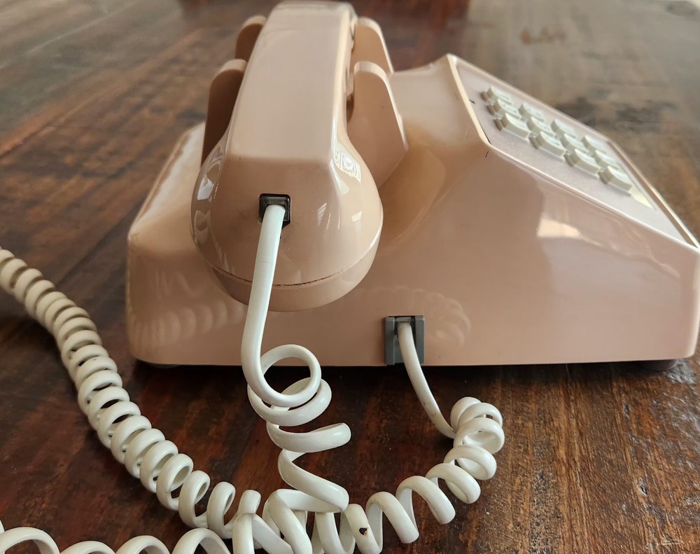 VTG COMDIAL Push Button Phone Corded Tabletop Telephone 2500- BE NICE!!