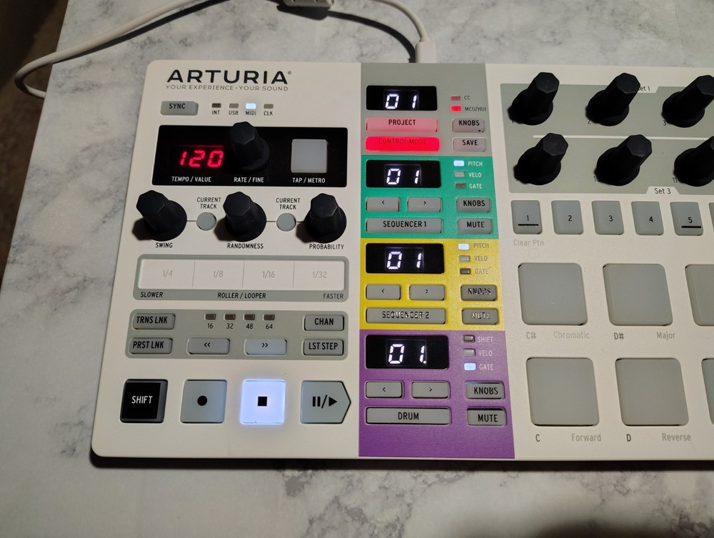 Arturia BeatStep Pro Controller Sequencer – Tested Working – Box & USB Cable