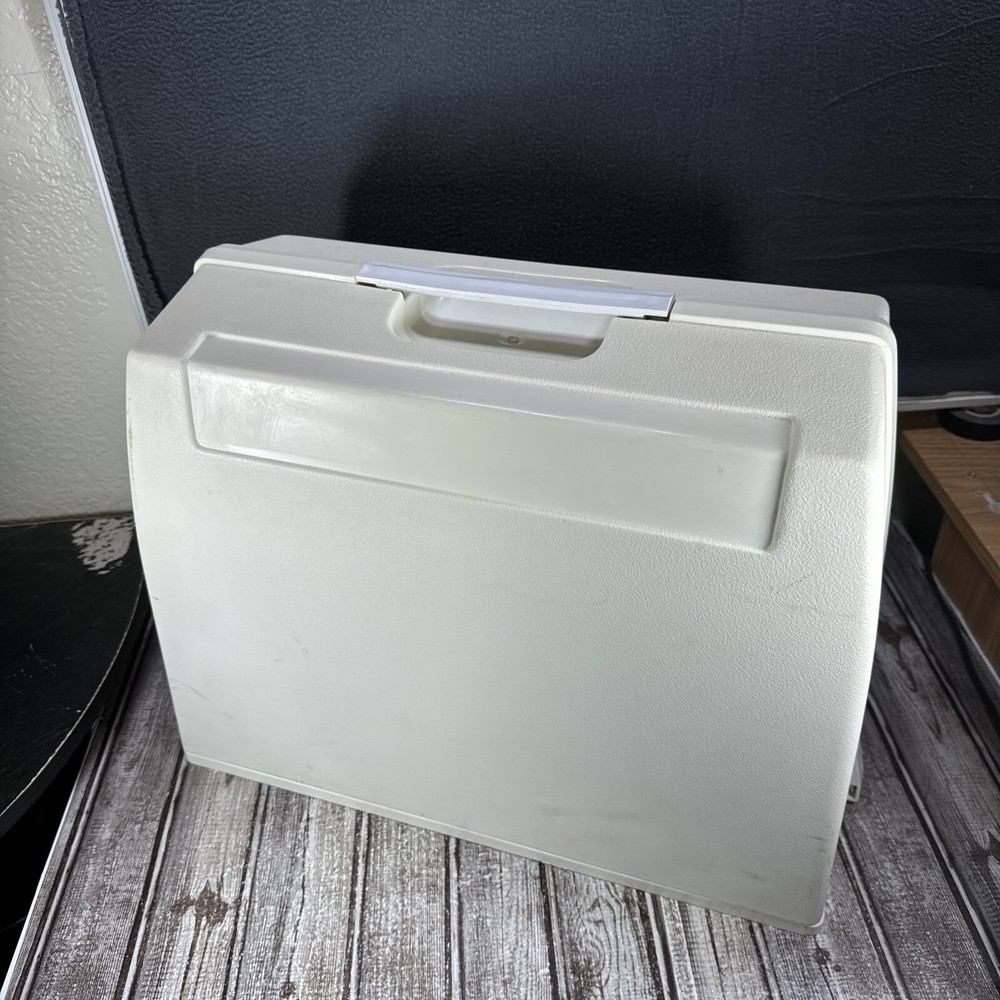 PFAFF Creative 1467 Sewing Machine W/ Pedal, Case