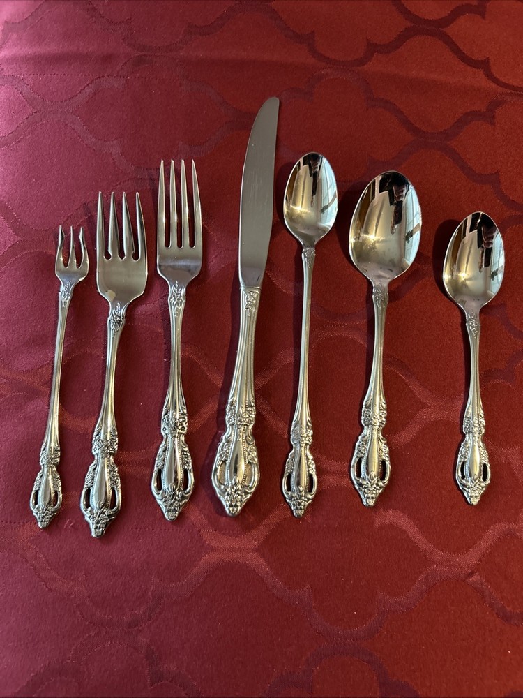 Oneida RAPHAEL Distinction Deluxe Stainless Flatware  EXCELLENT CONDITION