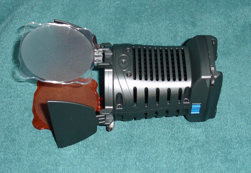 PROFESSIONAL LED-5010 VIDEO LIGHT Versatile hand held vs COLD shoe mount