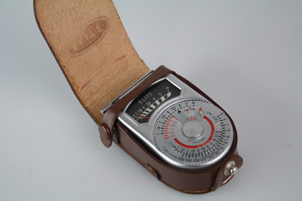ELITE TYPE IX LIGHT METER WITH CASE