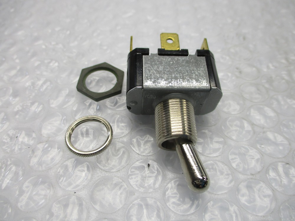 INDUSTRIAL SPARE 6AMPS 125VAC TOGGLE SWITCH NSNP