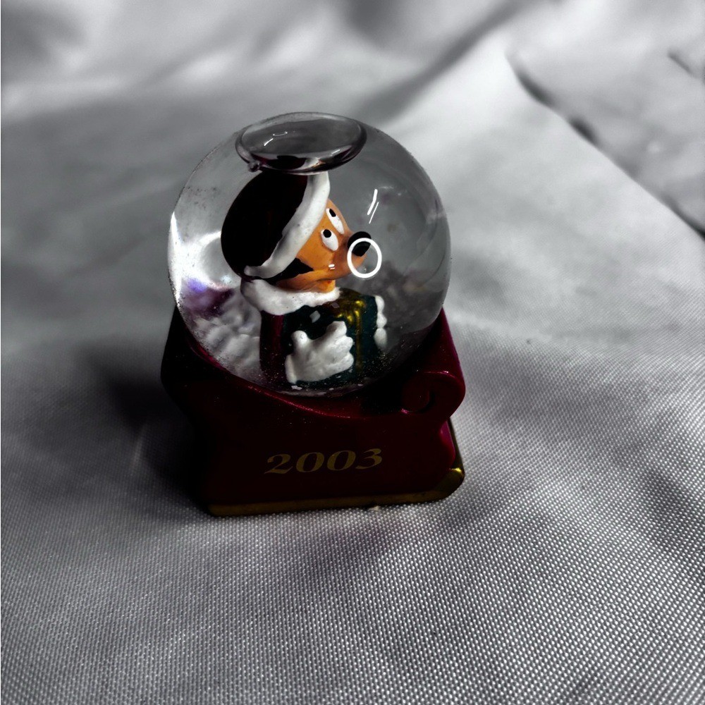 Disney Mickey Mouse Festive Snow Globe