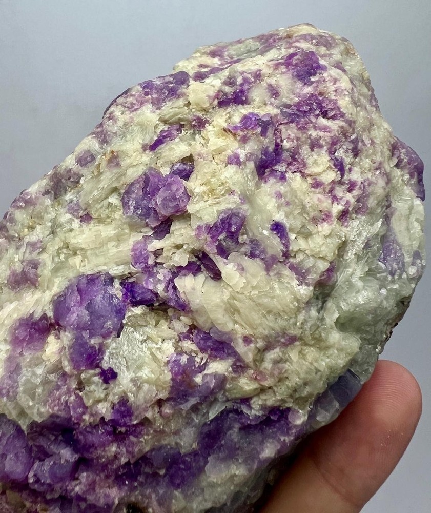 472 G Rare Fluorescent Sharp Phosphorescent Hackmanite, Phlogopite, Calcite AFG