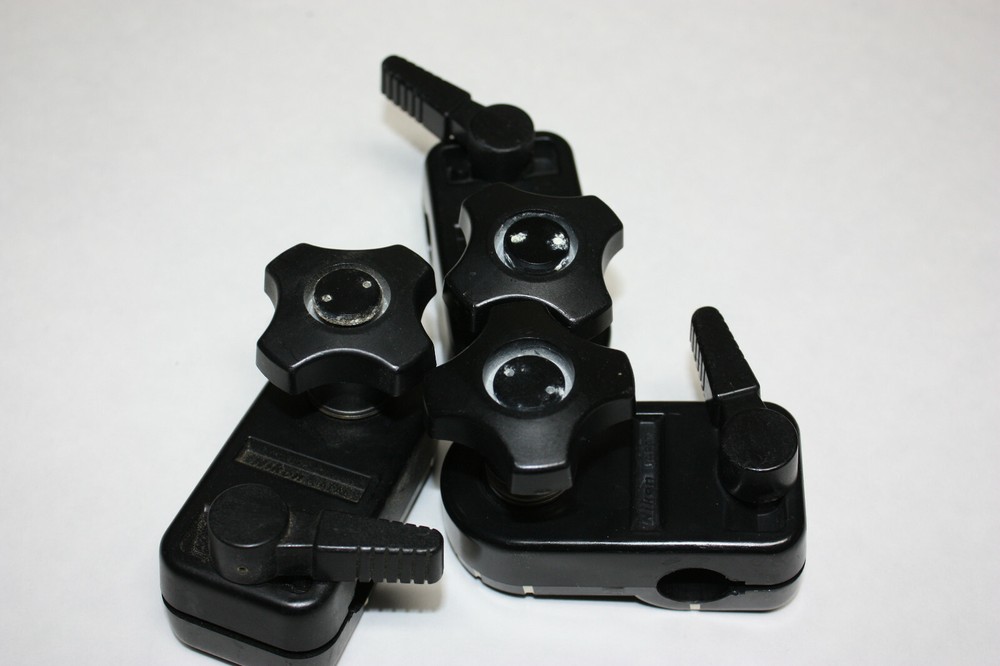 Working Nikonos underwater flash mounting knuckle for SB-105 strobe