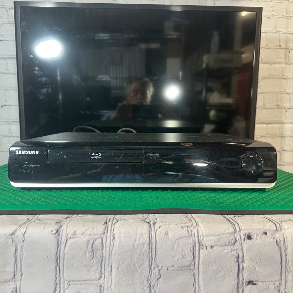 Samsung Blu-Ray Disc Player Model BD-P1400 NO REMOTE