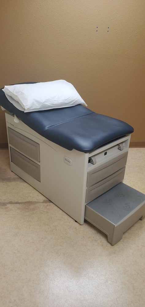 Brewer 5000 Adjustable Access Exam Table