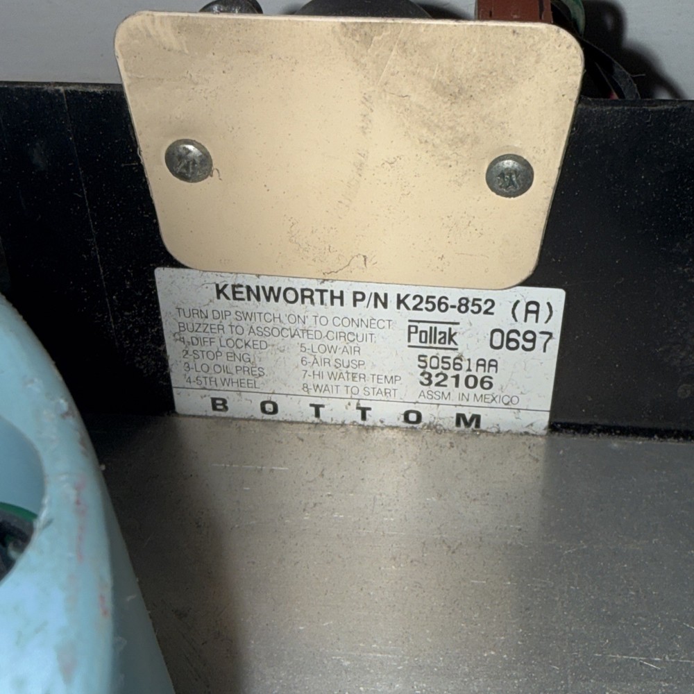 KENWORTH INSTRUMENT PANEL S64-1065- 7