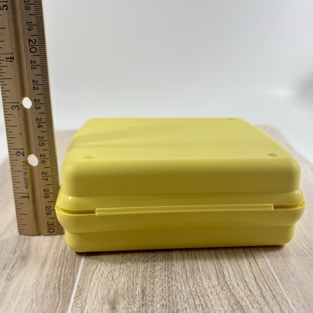 Tupperware SPONGEBOB SQUAREPANTS Sandwich Keeper Gary Pineapple 2007 EUC