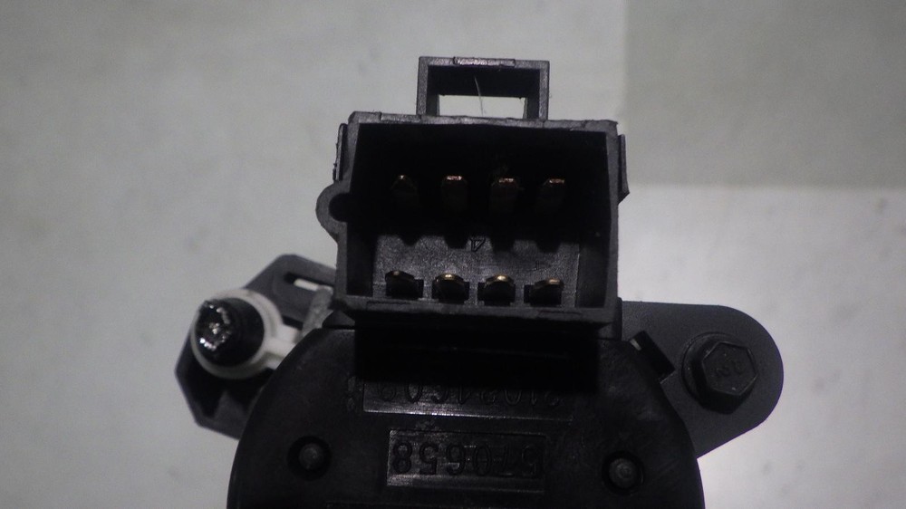 05 SATURN VUE Ignition W/Key