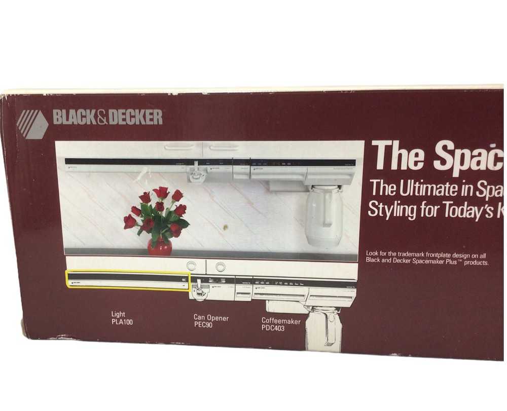 Black & Decker Light Spacemaker Plus Under Cabinet PLA100 w/Outlet 1988