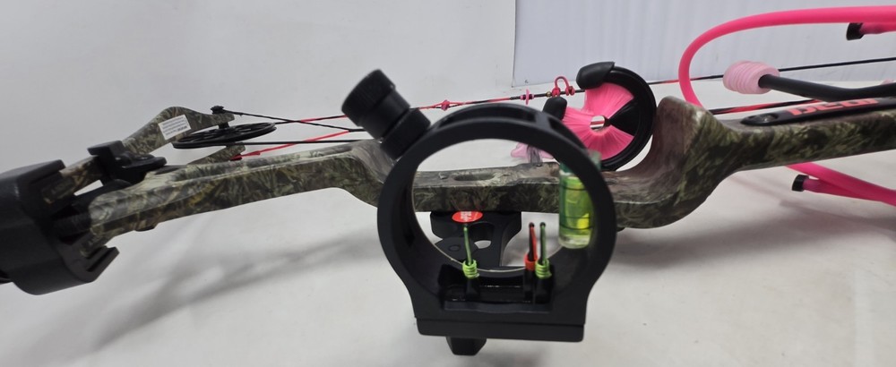 Bear Archery Compound Bow Package - Hard Case Arrows Accessories EUC Bundle