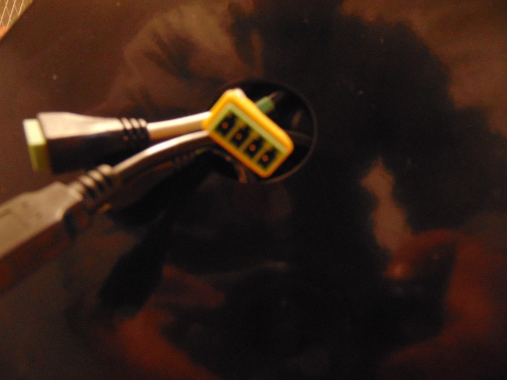 Ikio Dynamic Detection Display Temperature Scanner Kiosk with Table Stand