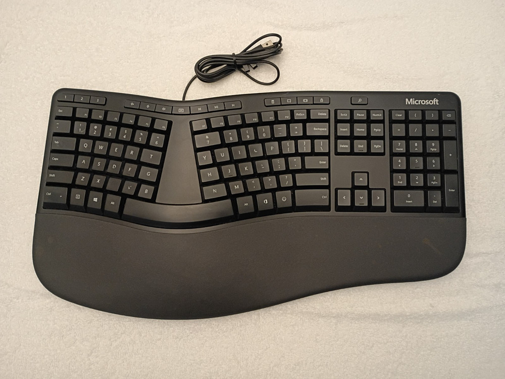 MICROSOFT 1878 Wired Ergonomic Keyboard
