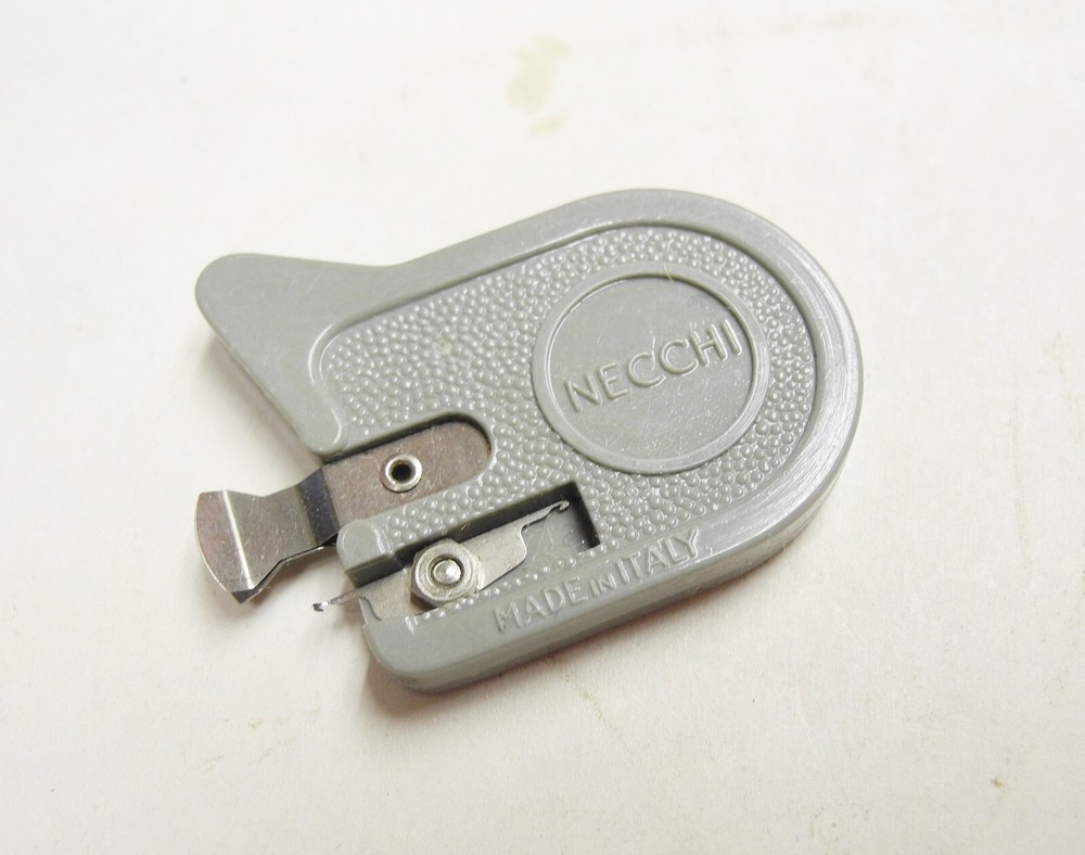 VINTAGE CLASSIC NECCHI SEWING MACHINE ACCESSORY & MAINTENANCE KIT, NICE SHAPE