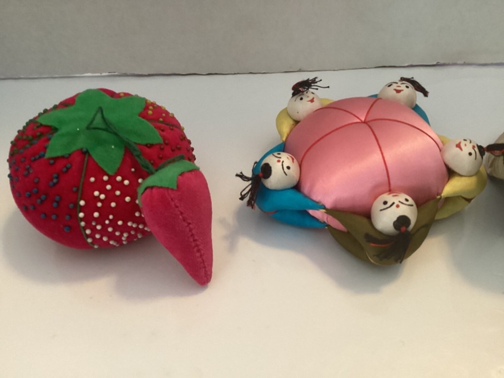 4 PIN CUSHIONS STRAWBERRY SHOES