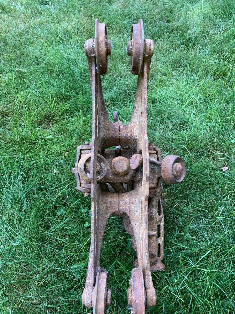 Antique Cast Iron Right Angle Fork & Sling Elevator Hay Unloader Trolley Pulley