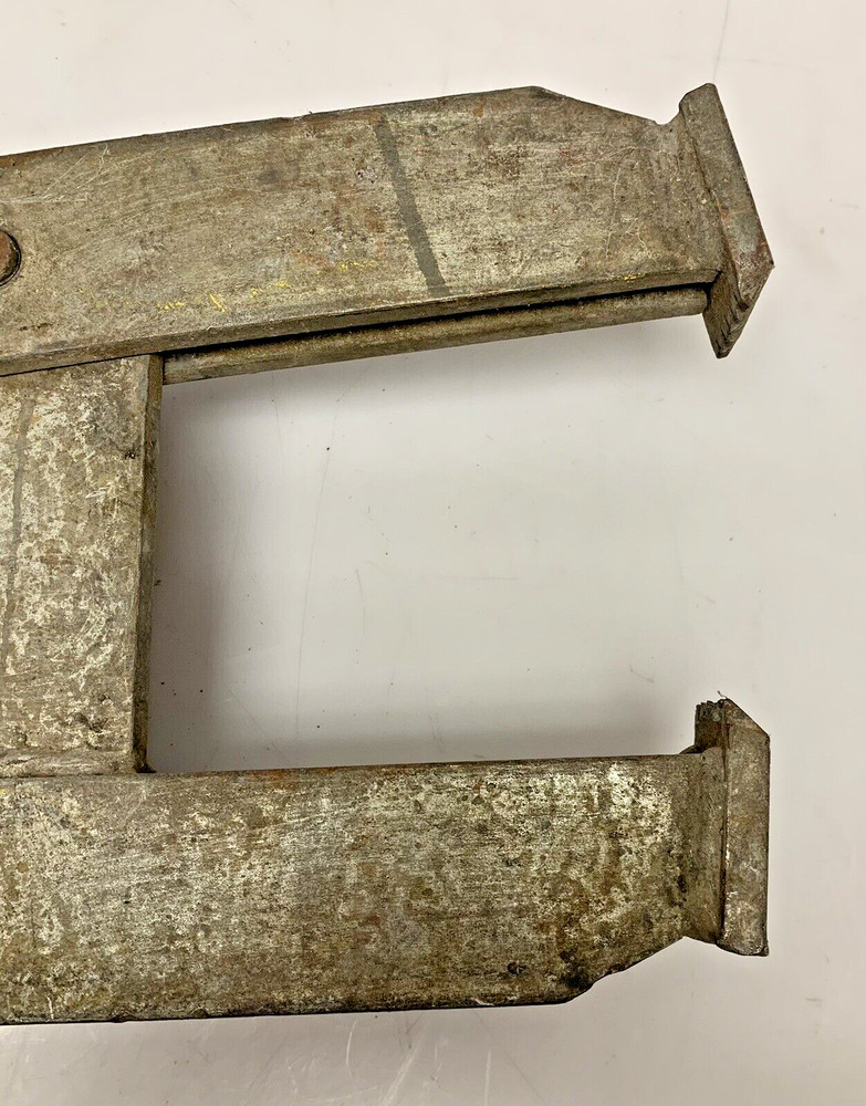 Lot Of 2 Pallet Puller