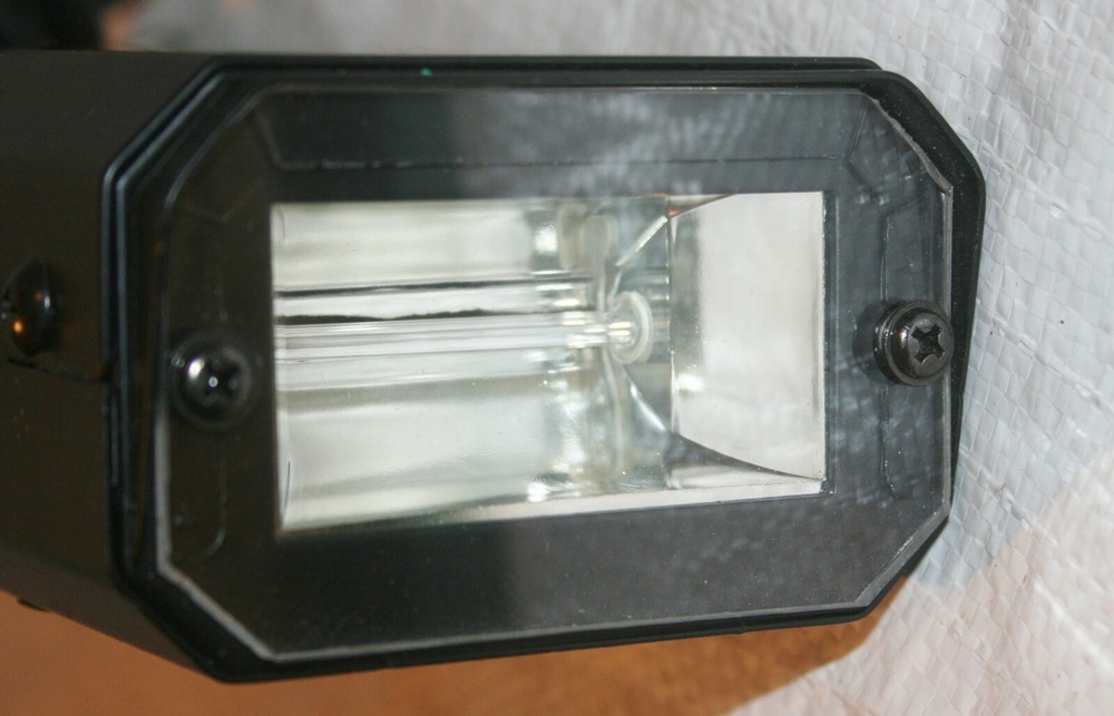 LYTE QUEST MODEL ST-35 ADJUSTABLE SPEED STROBE LIGHT GREAT HAUNTED HOUSE EFFECTS