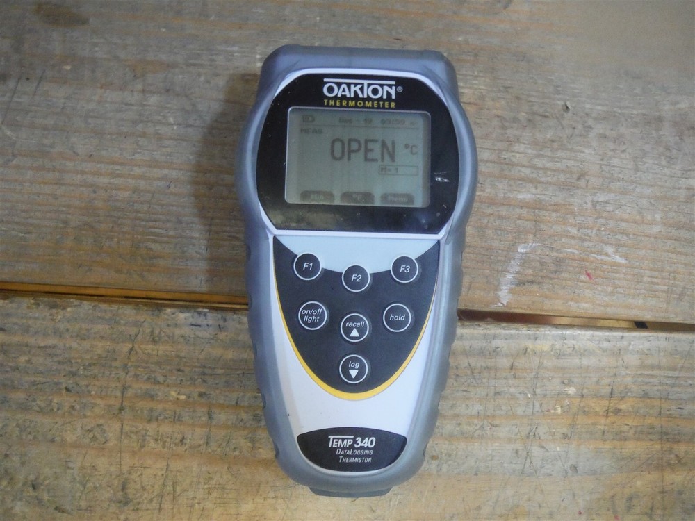 Oakton temp-340 data logging thermometer unit only *A03