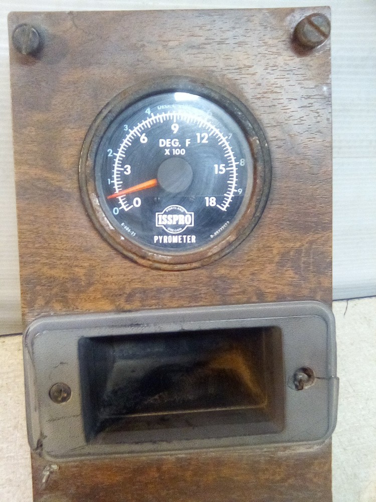 1999 Peterbilt 385 17-02739 Gauge Panel Dash Panel