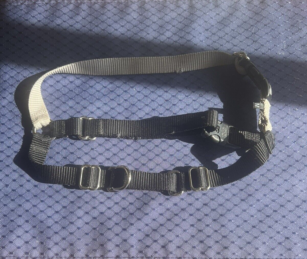 Gently Used PetSafe Easy Walk No Pull Dog Harness Medium Black/Sliver