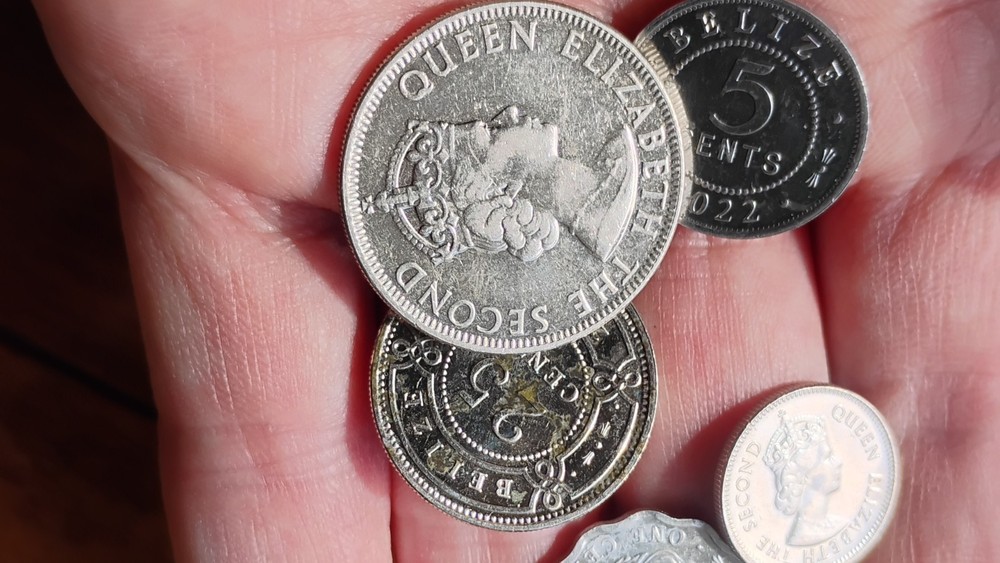 BRITISH POUND 5 OLD VERSION + BELIZE COINS