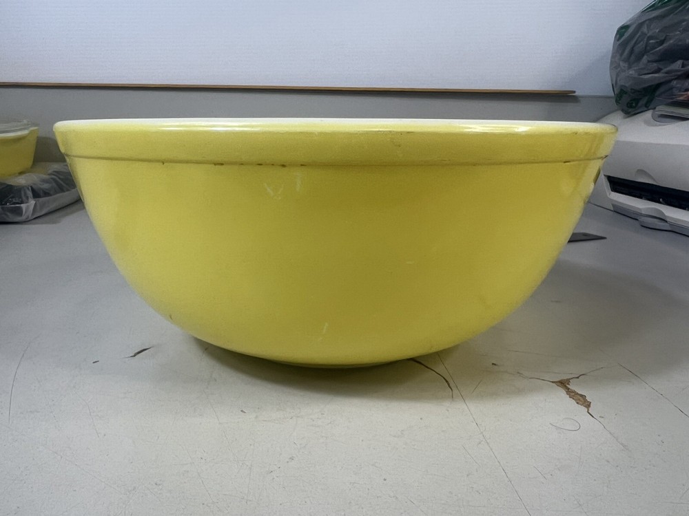 Vtg Pyrex 4 Quart Yellow Nesting Mixing Bowl 404
